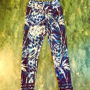 Pretty blue/white/dark blue patterned leggings